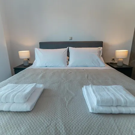 Laura By The Sea Apartman *