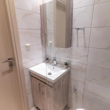 Laura By The Sea * Lámbi