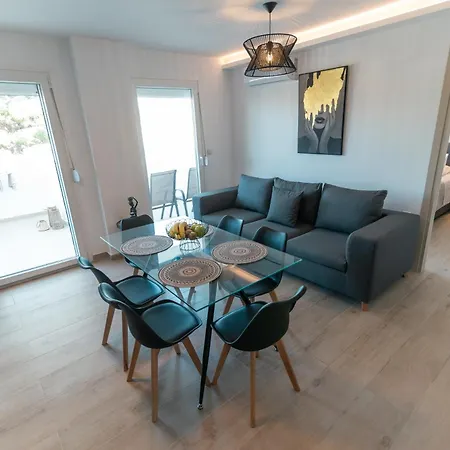 Laura By The Sea Lámbi