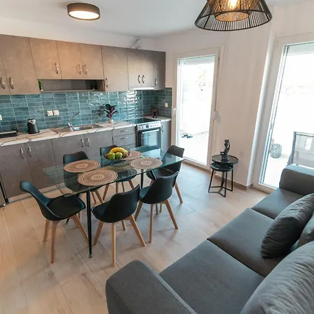 Laura By The Sea ランピ