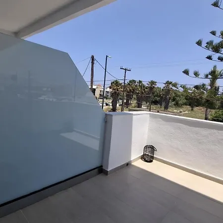 Laura By The Sea Apartman *