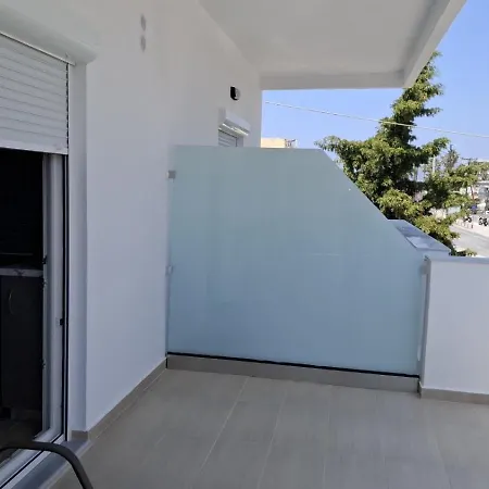 Laura By The Sea Apartman