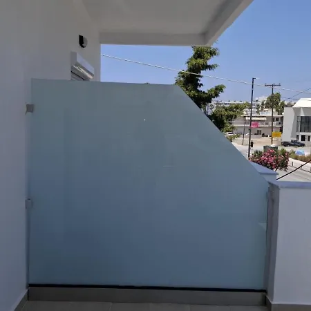 Laura By The Sea * Lámbi