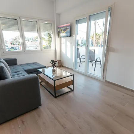 Laura By The Sea Apartman *