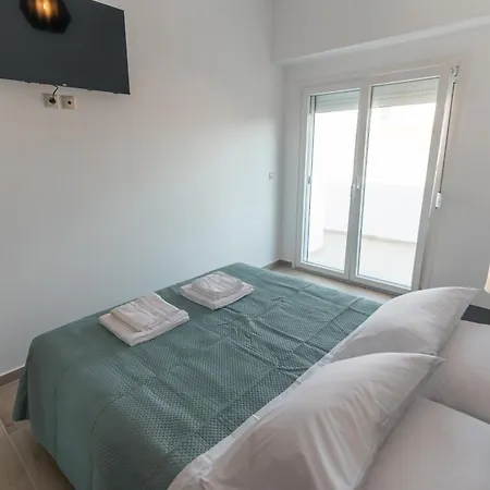 Laura By The Sea Lámbi